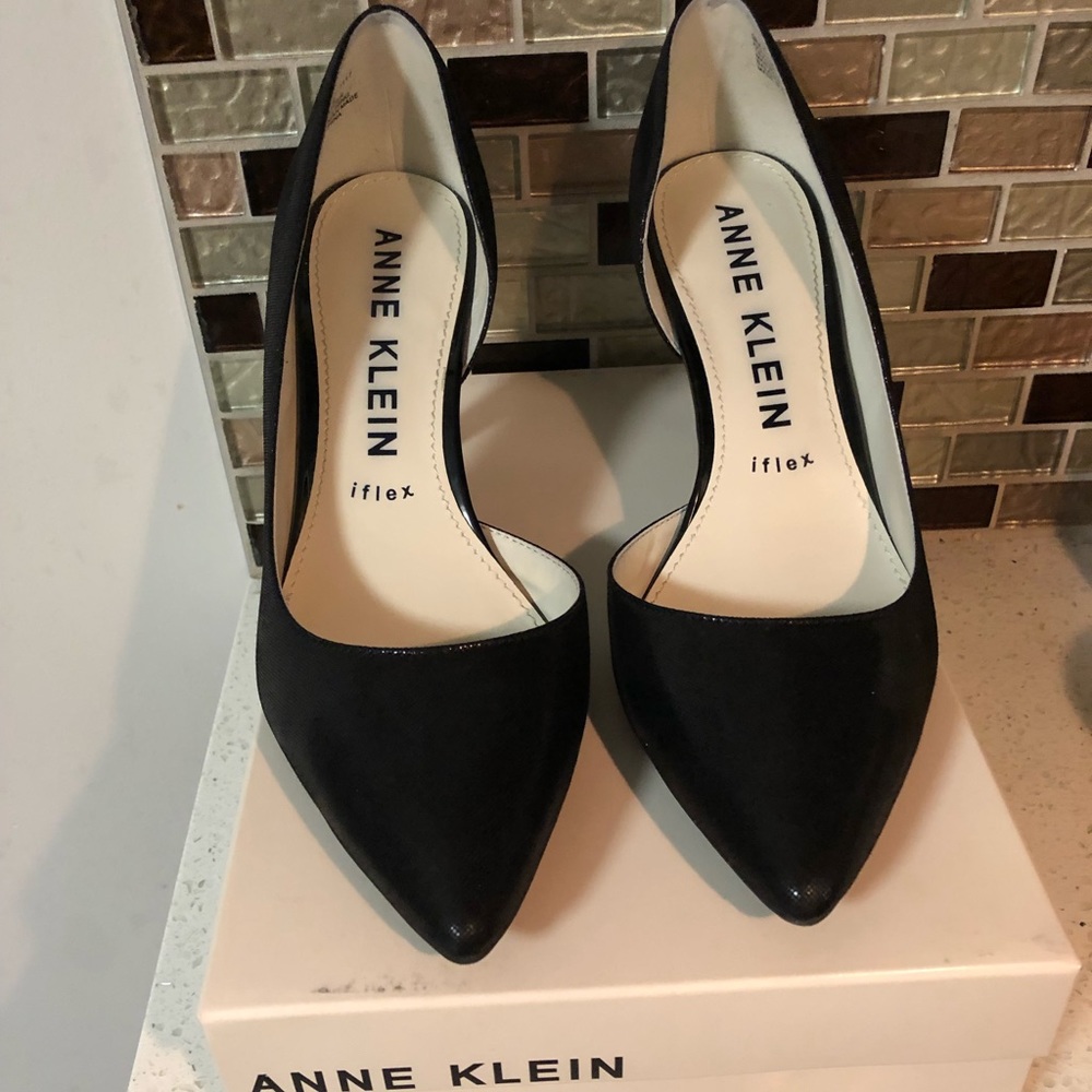 Black pumps!!